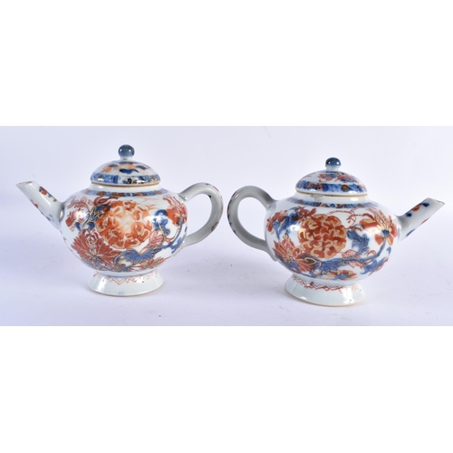 172 - A PAIR OF LATE 17TH/18TH CENTUTYR CHINESE IMARI BLUE AND WHITE PORCELAIN TEAPOTS AND COVERS Kangxi/Y... 