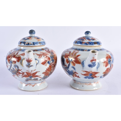 172 - A PAIR OF LATE 17TH/18TH CENTUTYR CHINESE IMARI BLUE AND WHITE PORCELAIN TEAPOTS AND COVERS Kangxi/Y... 
