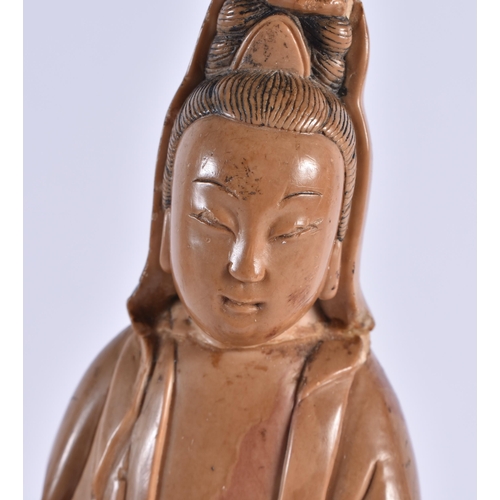 179 - A LATE 18TH/19TH CENTURY CHINESE CARVED SOAPSTONE FIGURE OF AN IMMORTAL Late Qianlong/Jiaqing. 23.5 ... 