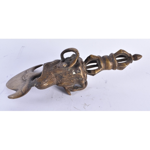 72 - AN ANTIQUE INDIAN BRONZE GARUDA DRIKUG with five point Dorje on top and carved knife bottom. 24 cm l... 