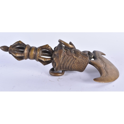 72 - AN ANTIQUE INDIAN BRONZE GARUDA DRIKUG with five point Dorje on top and carved knife bottom. 24 cm l... 