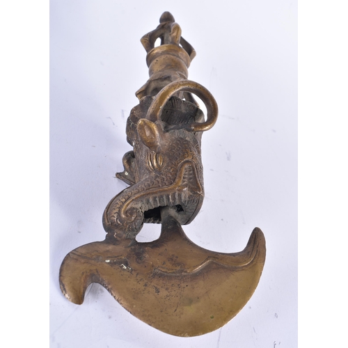 72 - AN ANTIQUE INDIAN BRONZE GARUDA DRIKUG with five point Dorje on top and carved knife bottom. 24 cm l... 