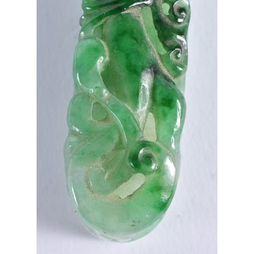 76 - A FINE 19TH CENTURY CHINESE CARVED JADEITE BELT HOOK Qing. 10 cm long.