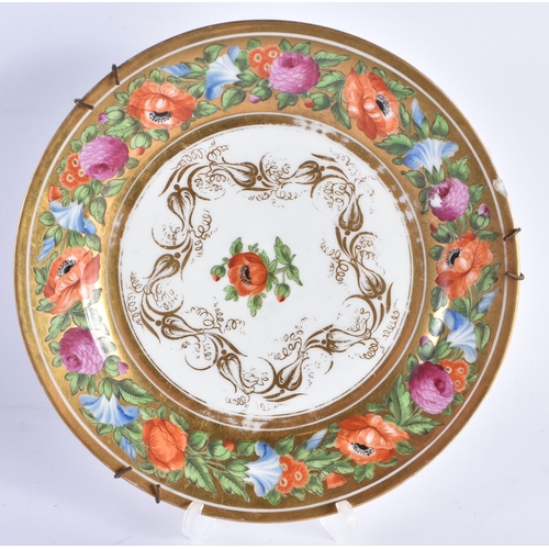 88 - A LATE 18TH/19TH CENTURY CONTINENTAL PORCEAIN PLATE painted with a rich banding of fruit, on a gilt ... 