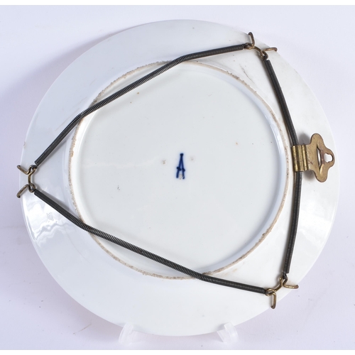 88 - A LATE 18TH/19TH CENTURY CONTINENTAL PORCEAIN PLATE painted with a rich banding of fruit, on a gilt ... 