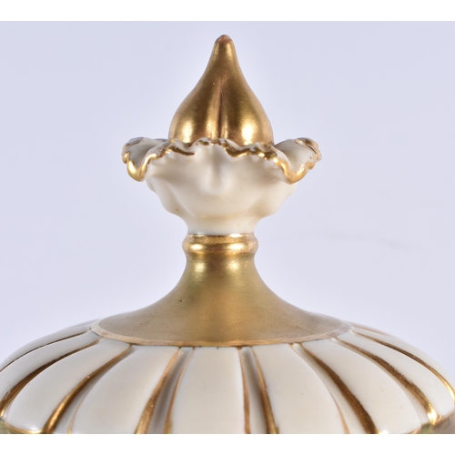 91 - A FINE LARGE ROYAL WORCESTER PORCELAIN POT POURRI AND COVER by John Stinton, beautifully painted wit... 