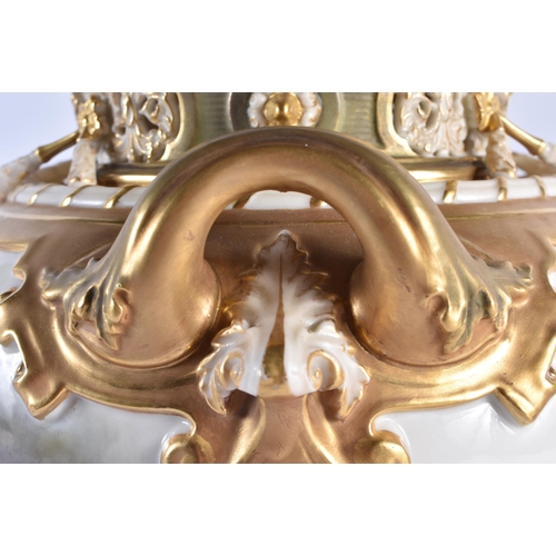 91 - A FINE LARGE ROYAL WORCESTER PORCELAIN POT POURRI AND COVER by John Stinton, beautifully painted wit... 