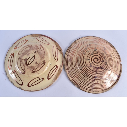 118 - A PAIR OF 16TH/17TH CENTURY HISPANO MORESQUE POTTERY LUSTRE DISHES painted with birds and stylised f... 