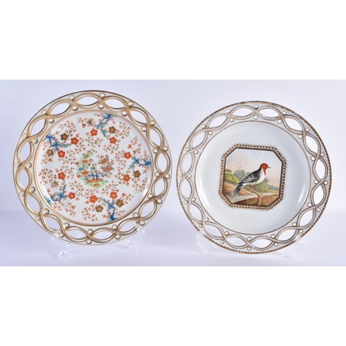 17 - A MATCHED PAIR OF EARLY 19TH CENTURY CHAMBERLAINS WORCESTER RETICULATED DISHES one painted with a ka... 