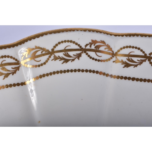 185 - Late 18th century Derby junket dish decorated in gold with elaborate designs, puce mark. Dish 27cm d... 