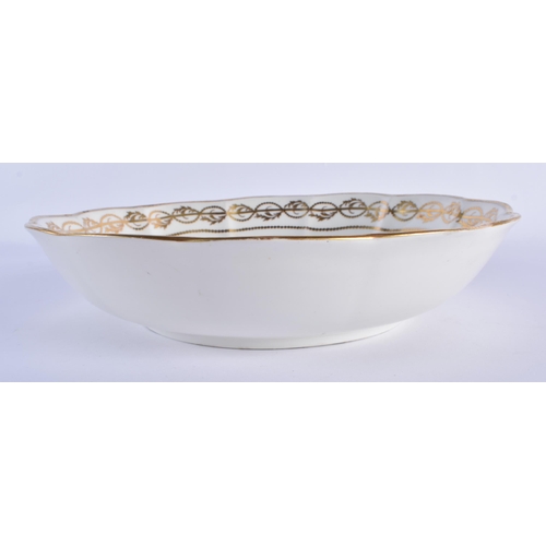 185 - Late 18th century Derby junket dish decorated in gold with elaborate designs, puce mark. Dish 27cm d... 