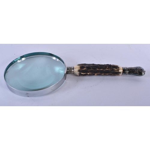 220 - A LARGE ANTIQUE ANTLER HANDLED MAGNIFYING GLASS. 30 cm long.