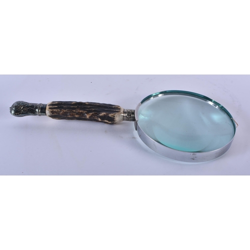 220 - A LARGE ANTIQUE ANTLER HANDLED MAGNIFYING GLASS. 30 cm long.