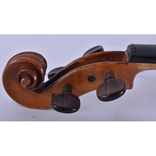 252 - A VIOLIN. 59 cm long, length of back 35.5 cm long.