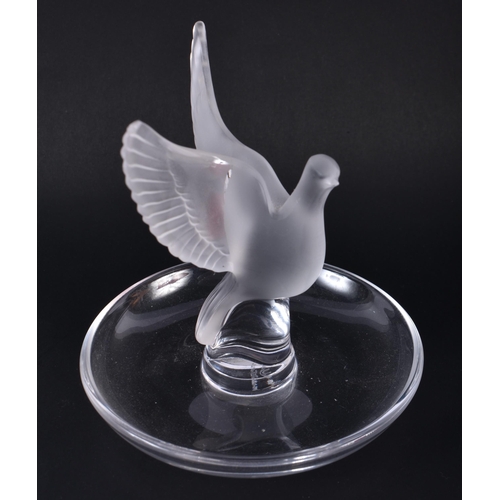 268 - A FRENCH LALIQUE GLASS BIRD FIGURE. 10 cm x 9.5 cm.