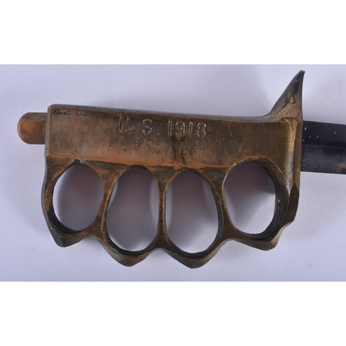 281 - A CONTINENTAL KNUCKLE DUSTER KNIFE. 30 cm long.