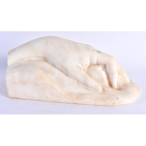 378 - AN EARLY 20TH CENTURY ITALIAN GRAND TOUR CARVED MARBLE SCULPTURE OF A HAND After the Antiquity. 24 c... 