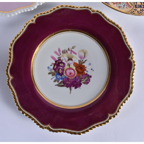 41 - TWO LATE 18TH/19TH CENTURY FLIGHT BARR AND BARR WORCESTER PLATES together with a Chamberlains imari ... 