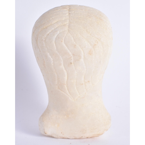 436 - A 19TH CENTURY MIDDLE EASTERN CARVED WHITE MARBLE IDOL After the Antiquity. 9.5 cm x 6.5 cm.