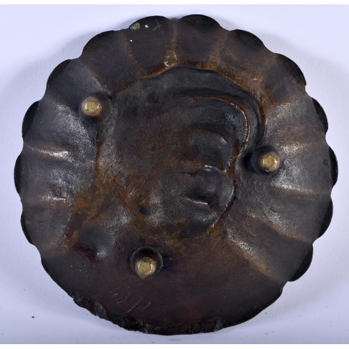 461 - AN ANTIQUE CONTINENTAL BRONZE LOBED PORTRAIT DISH. 14 cm wide.