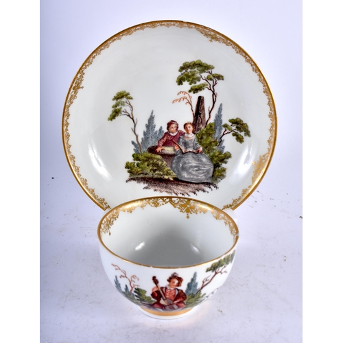 479 - AN 18TH/19TH CENTURY MEISSEN PORCELAIN TEABOWL AND SAUCER painted with lovers within a landscape. 11... 