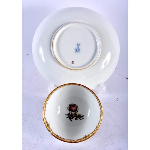 479 - AN 18TH/19TH CENTURY MEISSEN PORCELAIN TEABOWL AND SAUCER painted with lovers within a landscape. 11... 