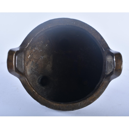 488 - A CHINESE QING DYNASTY TWIN HANDLED BRONZE ISLAMIC MARKET CENSER bearing King marks to base. 12 cm x... 