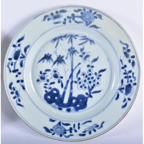 495 - A PAIR OF 17TH/18TH CENTURY CHINESE BLUE AND WHITE PORCELAIN PLATES Kangxi/Yongzheng. 23.5 cm diamet... 