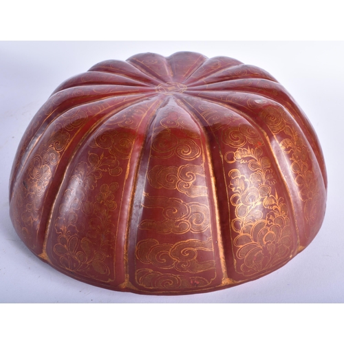 500 - AN EARLY 20TH CENTURY CHINESE GILDED RED LACQUER PUMPKIN BOX AND COVER Late Qing/Republic. 27 cm x 1... 