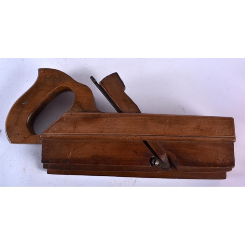 541 - FOUR ANTIQUE WOODEN PLANES. Largest 30 cm wide. (4)