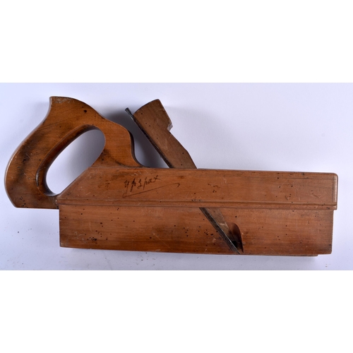 541 - FOUR ANTIQUE WOODEN PLANES. Largest 30 cm wide. (4)