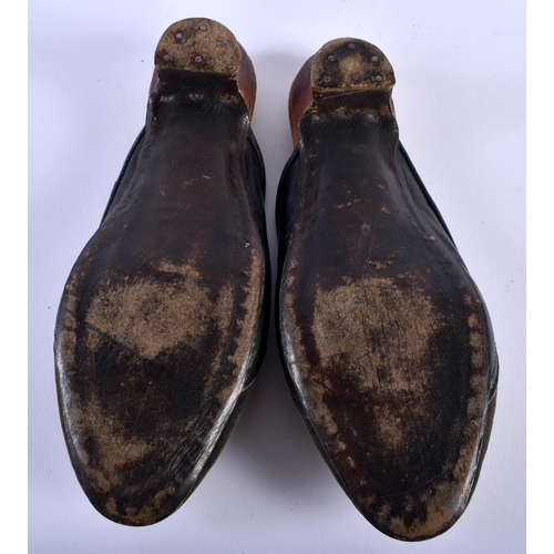 583 - A PAIR OF ANTIQUE BEADWORK SHOES. 24.5 cm long.