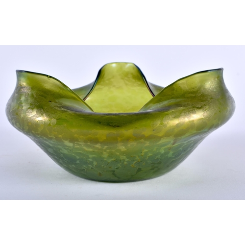 605 - AN ART NOUVEAU LOETZ IRIDESCENT GLASS BOWL. 16cm wide.