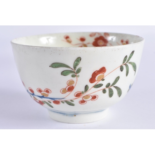 64 - AN 18TH CENTURY WORCESTER TEABOWL AND SAUCER painted with Kakiemon type floral sprays. 11.5 cm diame... 