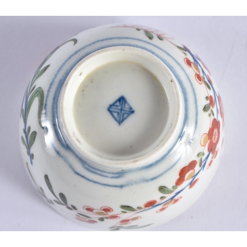 64 - AN 18TH CENTURY WORCESTER TEABOWL AND SAUCER painted with Kakiemon type floral sprays. 11.5 cm diame... 