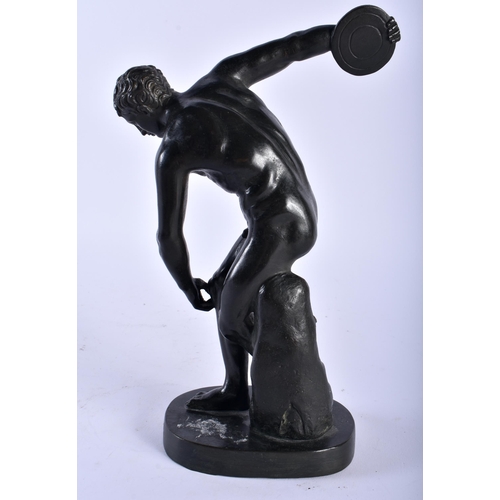 643 - A 19TH CENTURY ITALIAN BRONZE GRAND TOUR FIGURE OF A DISCUS THROWER. 24 cm x 14 cm.