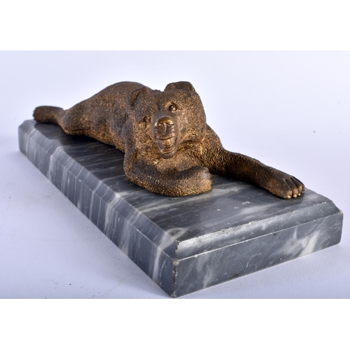 662 - AN ANTIQUE RUSSIAN BRONZE FIGURE OF A BEAR upon a marble base. 19 cm wide.