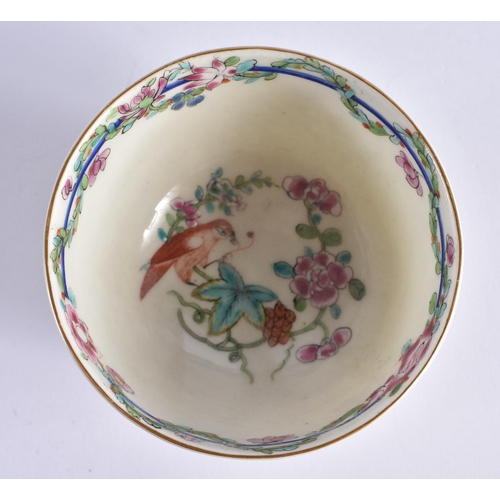 67 - A FINE 18TH CENTURY WORCESTER PORCELAIN TEABOWL AND SAUCER painted with a parrot amongst foliage, up... 