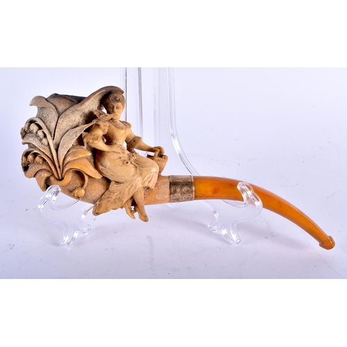 670 - A LOVELY ANTIQUE GOLD MOUNTED MEERSCHAUM PIPE. 19 cm wide.