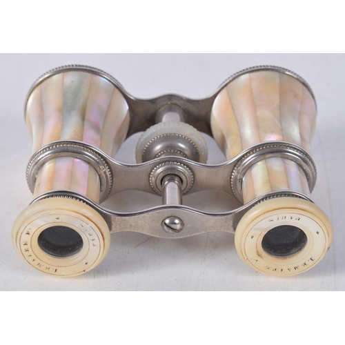 700 - A PAIR OF MOTHER OF PEARL OPERA GLASSES. 10 cm x 7 cm.