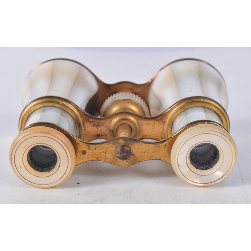 703 - A PAIR OF MOTHER OF PEARL OPERA GLASSES. 10 cm x 7 cm.