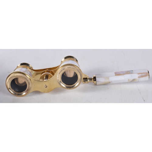 705 - A PAIR OF MOTHER OF PEARL OPERA GLASSES. 18 cm x 8 cm.