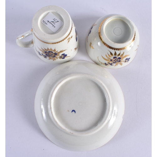 71 - AN 18TH CENTURY WORCESTER QUEEN CHARLOTTE TEABOWL with matching breakfast cup saucer & a Worcester t... 