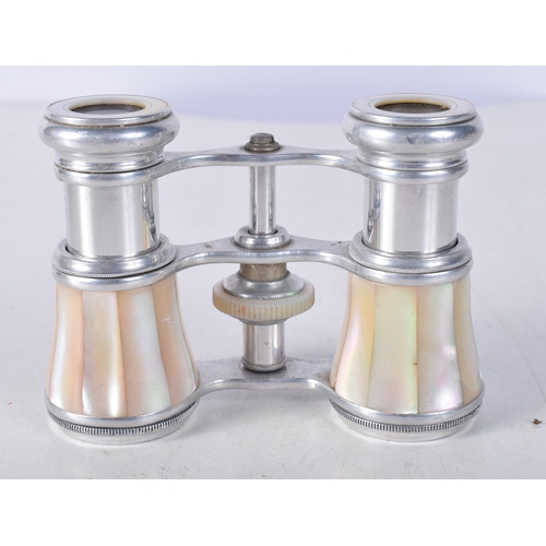 722 - A PAIR OF MOTHER OF PEARL OPERA GLASSES. 10 cm x 7 cm.