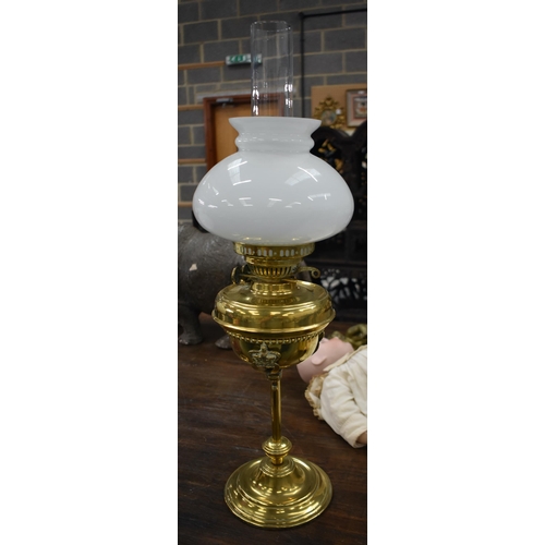 751 - A LARGE BRASS ADJUSTABLE OIL LAMP. 64 cm high.