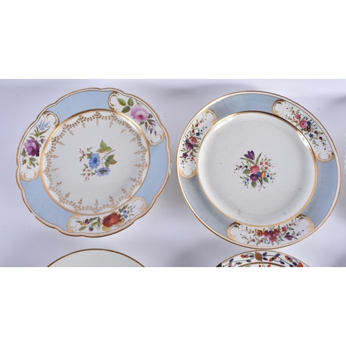 76 - SIX EARLY 19TH CENTURY CHAMBERLAINS WORCESTER PLATES in various forms and sizes. Largest 22cm wide. ... 