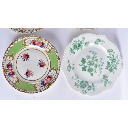 76 - SIX EARLY 19TH CENTURY CHAMBERLAINS WORCESTER PLATES in various forms and sizes. Largest 22cm wide. ... 