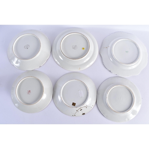 76 - SIX EARLY 19TH CENTURY CHAMBERLAINS WORCESTER PLATES in various forms and sizes. Largest 22cm wide. ... 