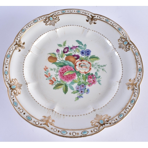 82 - THREE EARLY 19TH CENTURY CHAMBERLAINS WORCESTER PLATES together with a Chamberlains pedestal tazza. ... 