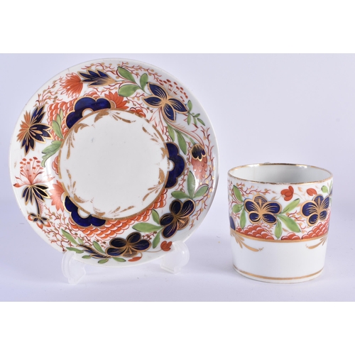 83 - A FINE EARLY CENTURY CHAMBERLAINS WORCESTER IMARI CUP AND SAUCER together with a similar cup & cup &... 